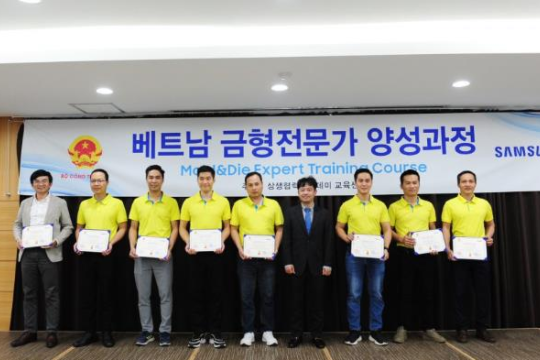 KỸ SƯ CÔNG TY HANEL XỐP NHỰA ĐẠT GIẢI NHẤT THIẾT KẾ KHUÔN MẪU TRONG CHƯƠNG TRÌNH ĐÀO TẠO CỦA SAMSUNG TẠI HÀN QUỐC